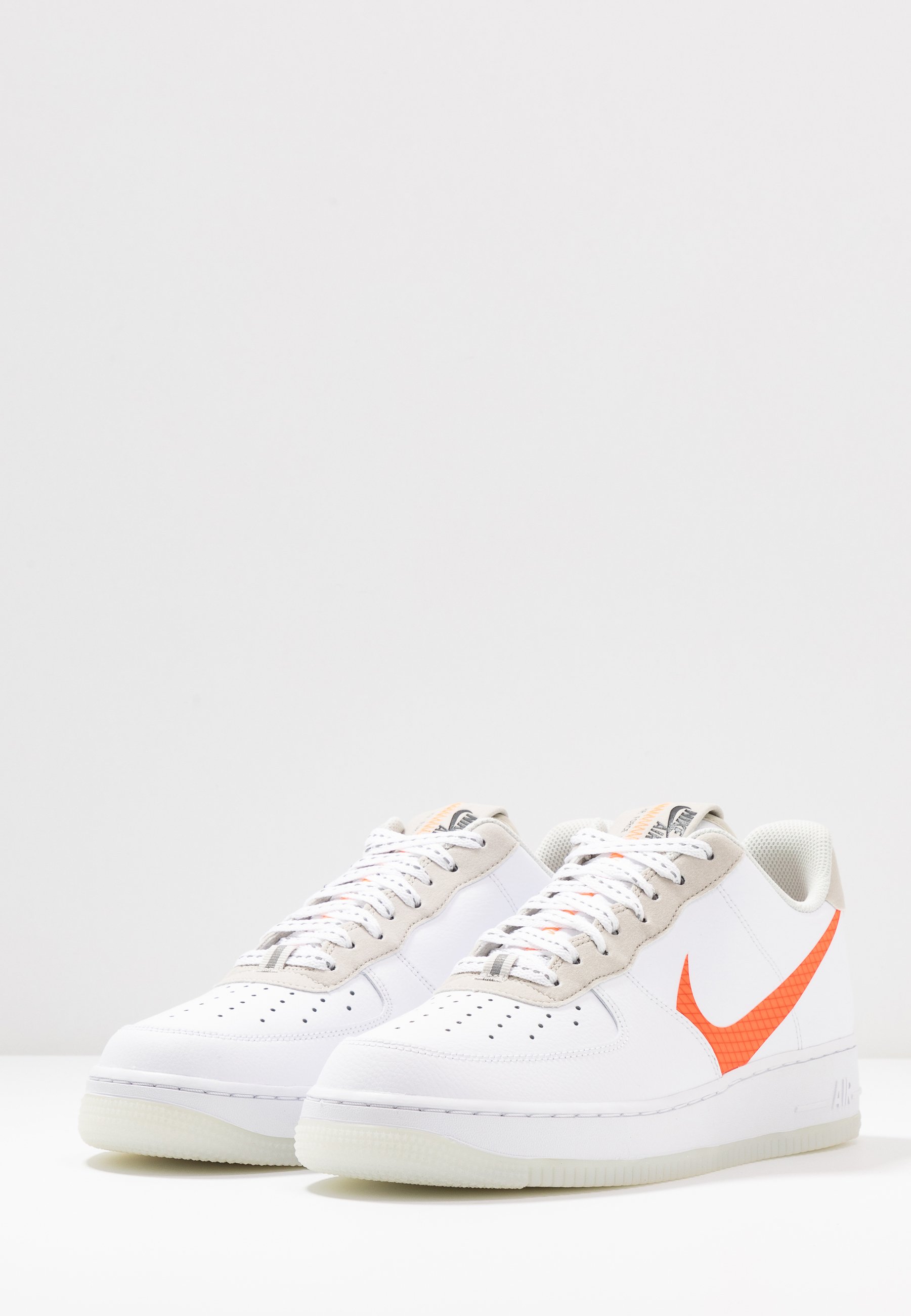 white nike air force 1 07 lv8