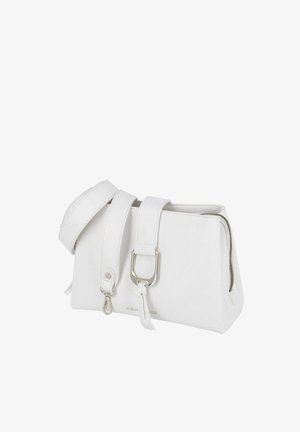 Weiße rechteckige Lederhandtasche mit breitem Riemen, silberner Schnalle und Reißverschluss auf weißem Hintergrund.