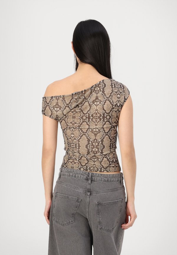 ASYMMETRIC  - Print T-shirt - beige3