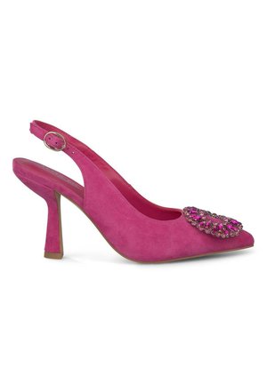 Pump slingback in suede rosa con punta affusolata, decorato da un'elegante embellishment con pietre preziose sulla parte anteriore e un tacco a stiletto di media altezza.