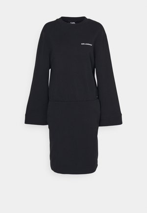 Μαύρο φόρεμα φούτερ κατασκευασμένο από μαλακό ύφασμα, με μακριά μανίκια, στρογγυλή λαιμόκοψη και ένα μικρό λογότυπο στο στήθος. Λείο υλικό.