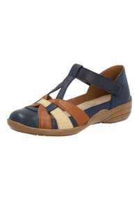 Zapato de cuero con puntera redondeada, con parte superior en azul marino, acentos trenzados en marrón y crema, secciones perforadas y una suela baja en color tostado.