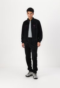 Carlo Colucci - MAXWELL 187 x CARLO COLUCCI TRACKSUIT - Tracksuit - black Thumbnail Image 1