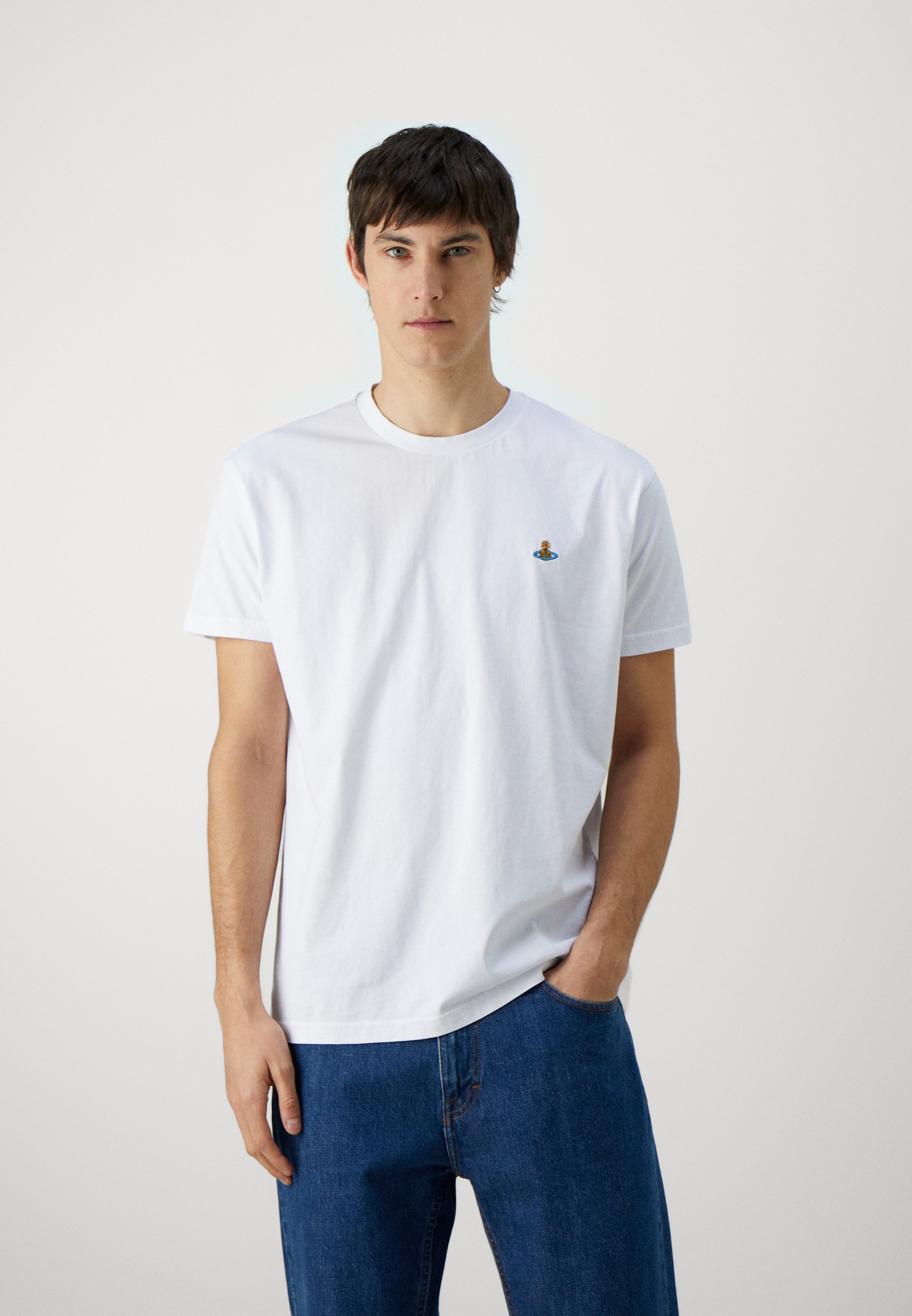 【送料&関税込】Vivienne Westwood White Cotton T-shirt - Uni Vivienne Westwood CLASSIC UNISEX - Basic T-shirt - white
