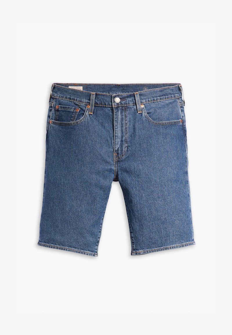 Denim šorti vidēji zilā krāsā, ar taisnu piegriezumu, saplēstām malām un piecām kabatām. Metāla pogas un kontrastējošas šuves detaļas.