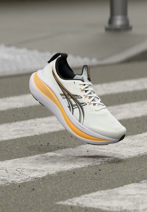 ASICS, GEL NIMBUS 28 - Обувки за бягане по асфалт - white/stadium orange