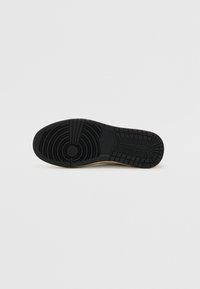 Thumbnail Image 5