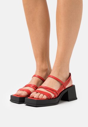 Vagabond, Sandales à plateforme - red