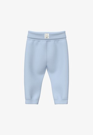 Pantalon pour bébé en tissu doux bleu clair avec taille élastique et revers pliés, orné d'un petit patch logo ours au centre devant.