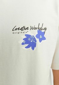Jack & Jones RUNDHALS - T-shirt print - buttercream