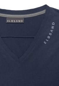 Navy blue v-neck t-shirt made of soft cotton. Features a herringbone pattern on the neckline and "ELBSAND" logo printed on the side.