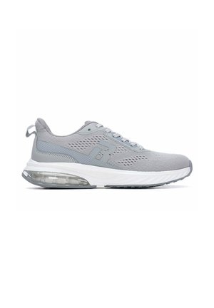 Zapatilla deportiva gris claro con parte superior de malla, cierre de cordones en el frontal, suela blanca acolchada y cojín de aire transparente en el talón.