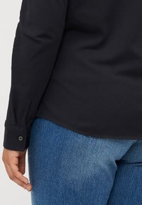 Tommy Hilfiger Curve 1985 SLIM SHIRT - Camicia - black