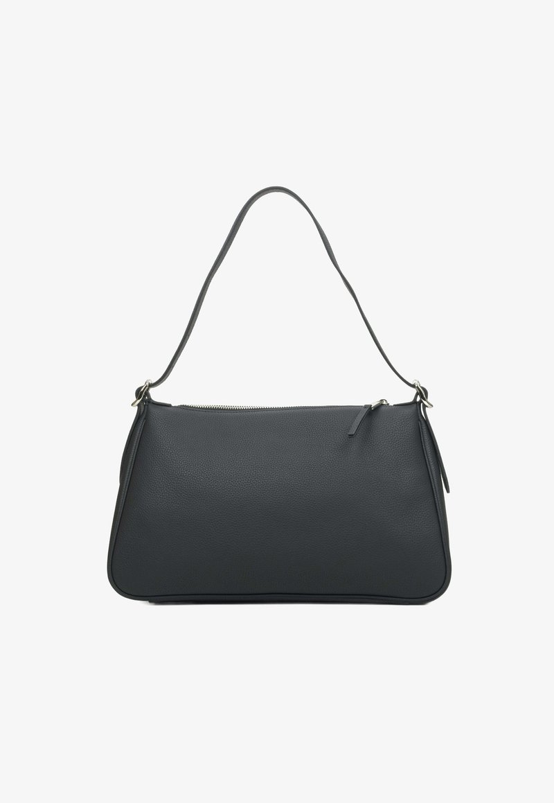Skórzana torebka w ciemnoszarym kolorze o teksturowanej powierzchni, z pojedynczym paskiem na ramię i zamknięciem na zamek błyskawiczny na górze. Proste krawędzie i minimalna ilość akcesoriów.