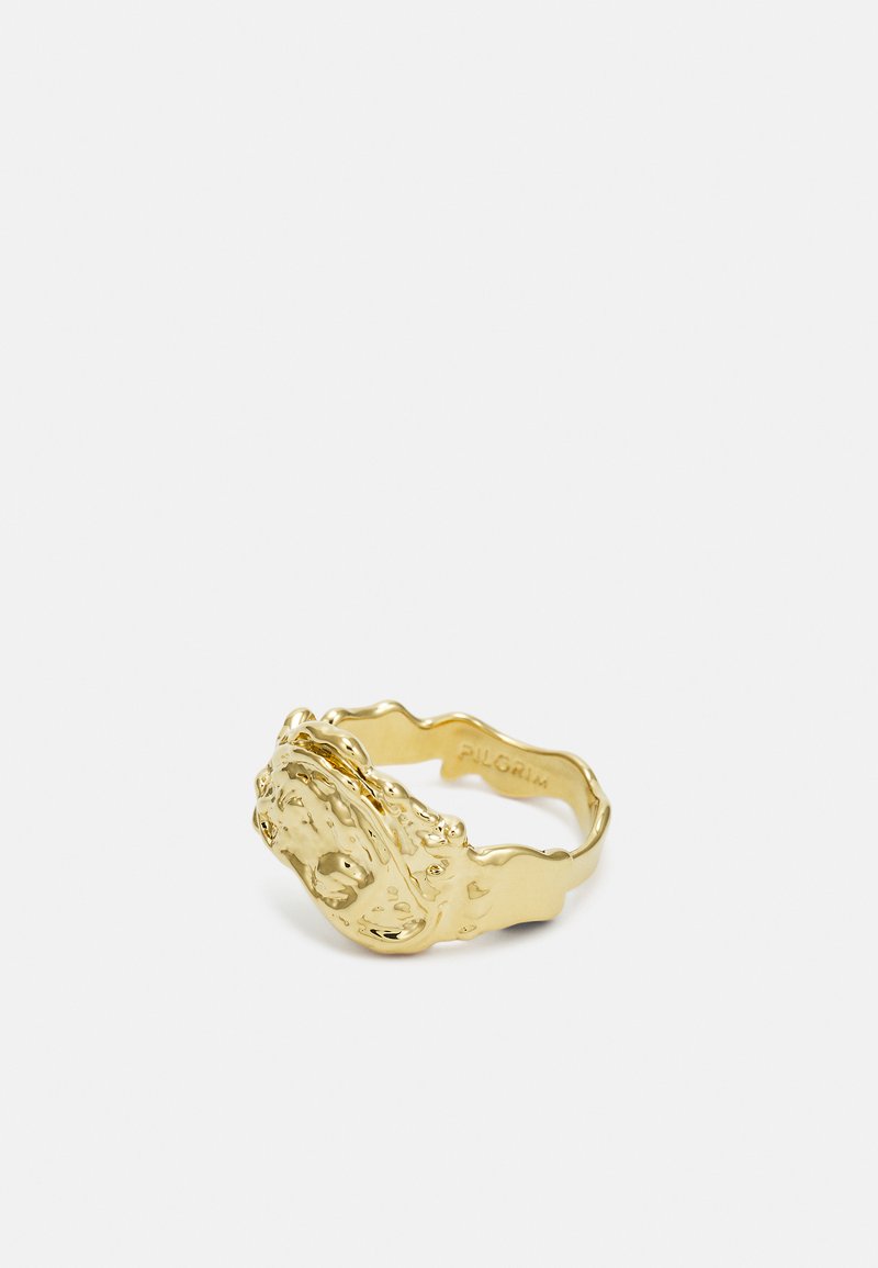 Anel dourado com design de cabeça de leão, apresentando uma superfície texturizada e uma faixa ondulada. Marca visível na parte interna da faixa.