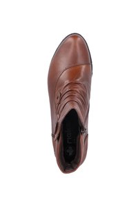 Stivale ankle in pelle marrone con texture liscia, punta arrotondata, design arricciato, cerniera laterale e soletta con marchio.
