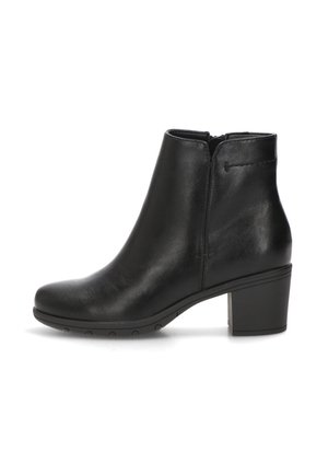 Botín negro de cuero con una textura suave, punta redondeada y cremallera lateral. Cuenta con un tacón grueso y un diseño minimalista.