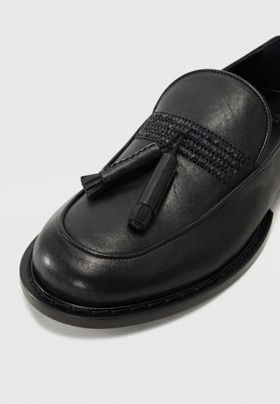 The Antipode Jalga libistatavad jalanõud - black