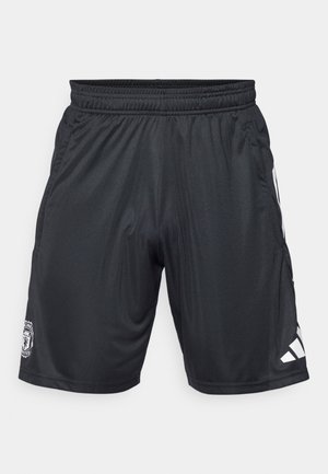 Juodi sportiniai šortai, pagaminti iš lengvos medžiagos. Turi elastingą juosmenį, šonines kišenes ir baltą „adidas“ logotipą apatinėje dešinėje pusėje.