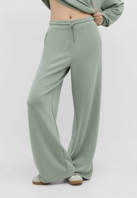 Stradivarius - PALAZZO - Pantalon de survêtement - light green Image miniature 1