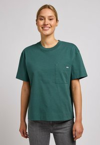 Lee POCKET TEE - T-shirt basic - evergreen