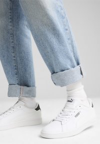 Puma SMASH 3.0 UNISEX - Sportcipő - white-galactic gray