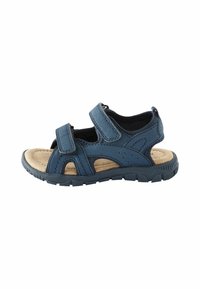 Blå lädersandal med två justerbara kardborreband, perforerade detaljer och en vadderad beige sula. Hållbar gummisula med bra grepp.