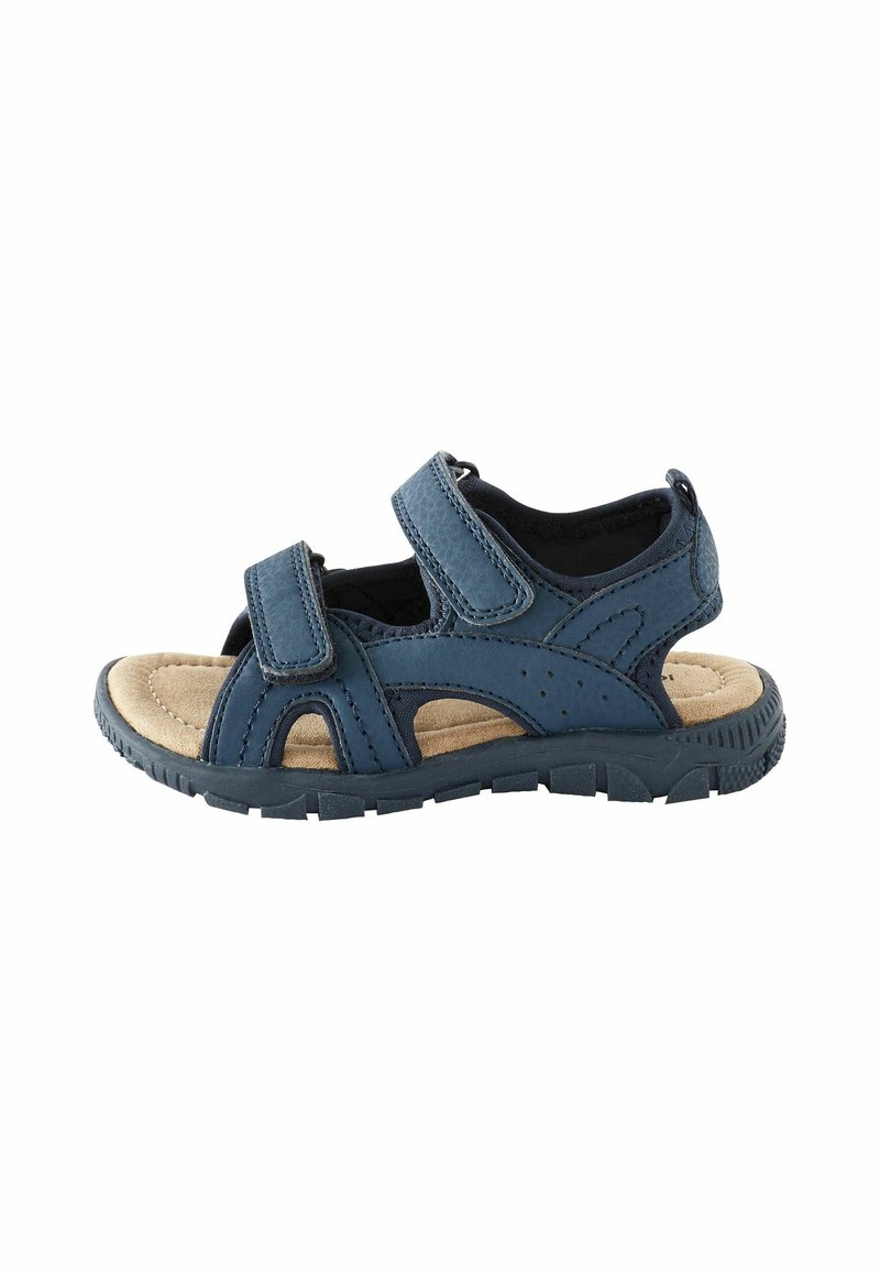 Blå lädersandal med två justerbara kardborreband, perforerade detaljer och en vadderad beige sula. Hållbar gummisula med bra grepp.