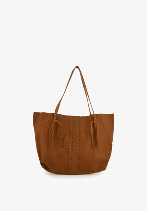 Brun læder tote taske med to lange håndtag, central flettet stribe med metal nitter og side frynser, mærket "Venezia" i nederste hjørne.