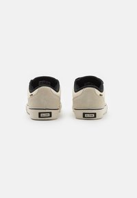 Globe MAHALO - Sapatilhas - black/off-white
