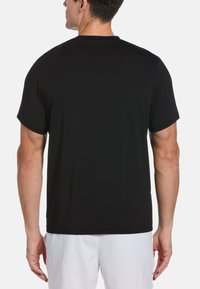 Zwarte t-shirt met korte mouwen en een ronde hals, gemaakt van gladde stof. Heeft een rechte zoom en minimale stikseldetails.