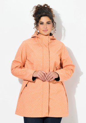 Giacca impermeabile arancione con cappuccio, caratterizzata da un motivo a pois, maniche lunghe e tasche laterali, realizzata in materiale leggero.