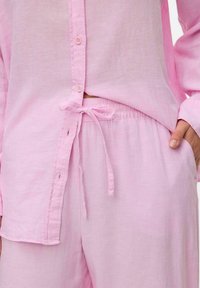Vero Moda LINN WVN NOOS - Tygbyxor - bonbon