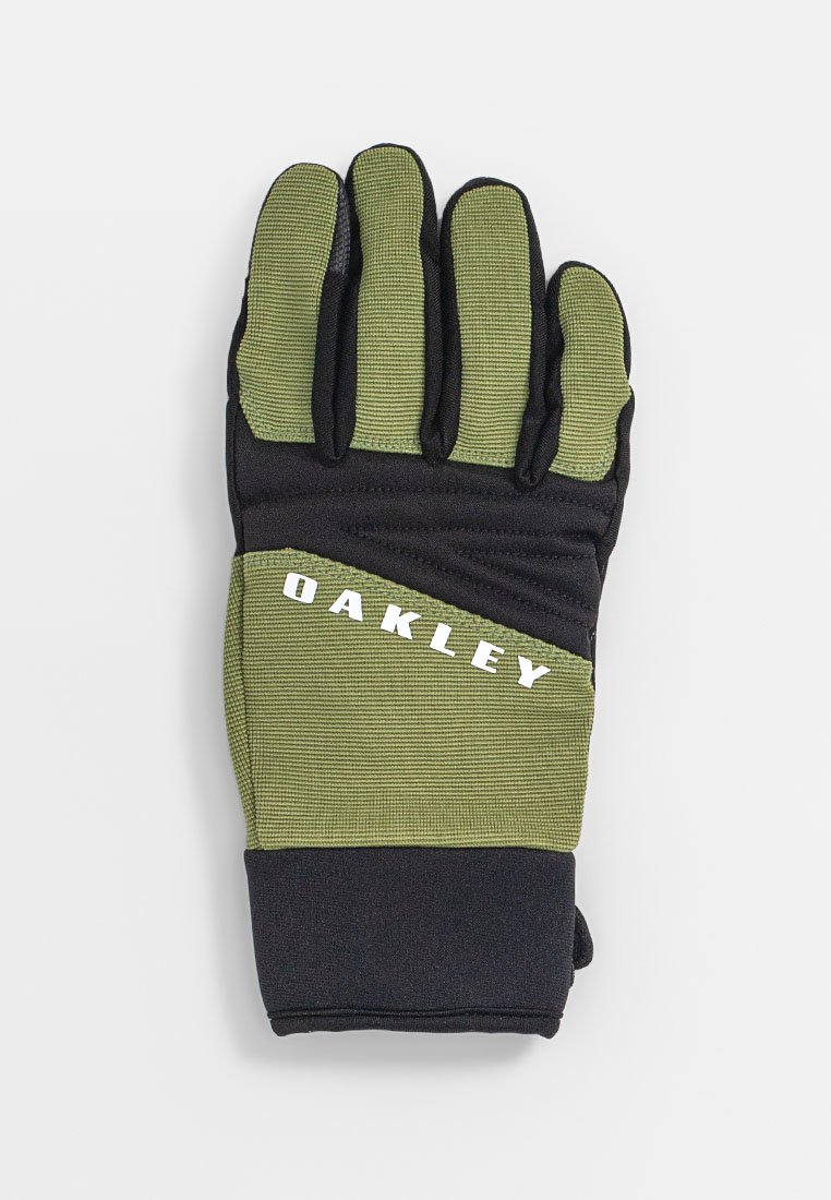 Guante verde y negro con un diseño texturizado y acolchado; presenta un logo bordado de "OAKLEY" en la zona de la muñeca.