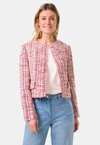 Rosa Tweed-Jacke mit strukturiertem Muster, Rundhalsausschnitt und Fronttaschen, mit Knopfverschluss und kürztem Design.