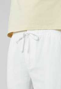 BZB TEXTURÉ - Pantalon classique - blanc écru