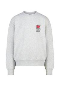 Sweatshirt gris avec un col rond, des manches longues et des poignets côtelés. Il présente un petit graphique de deux figures tenant un cœur rouge sur la poitrine.