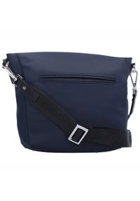 Borsa a tracolla blu navy realizzata in materiale sintetico. Presenta una tasca anteriore con zip, una tracolla nera regolabile e dettagli in metallo.