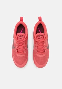 Nike Performance ZOOM BELLA 6 - Pantofi training - adobe/dark team red/platinum tint/fierce pink