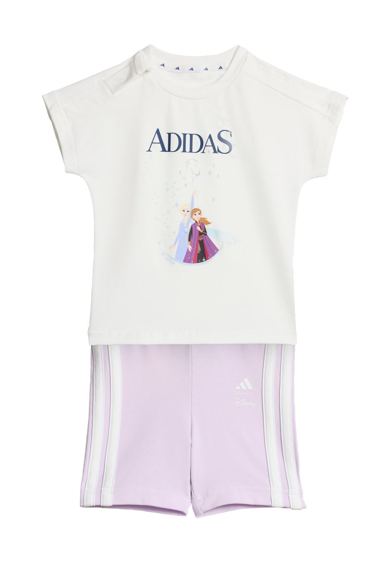 Biały, bawełniany top z krótkim rękawem z logo "ADIDAS" i postaciami Disneya. Lawendowe spodenki z trzema białymi paskami i małym detalem z logo.