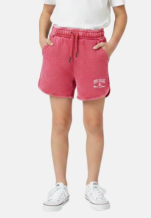 Rode atletische shorts met een elastische tailleband en trekkoord. Heeft zijzakken en een wit logo op de voorkant.