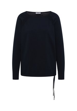 Sort langærmet sweater med rund hals, ribstrikkede manchetter, diskrete teksturerede skulderpaneler og en snøre i siden ved kanten.