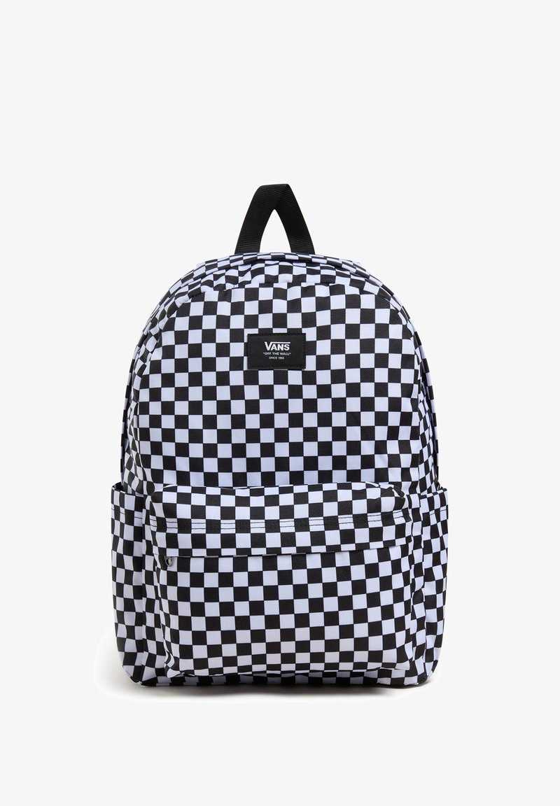 Zaino con motivo a scacchi bianco e nero, dotato di tasca frontale, materiale in tessuto, forma rettangolare e maniglia superiore per il trasporto.