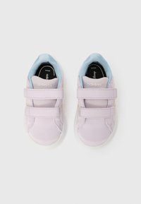 adidas Performance GRAND COURT ELSA UNISEX - Παπούτσι προπόνησης - ice lavender/gold-coloured/glow blue