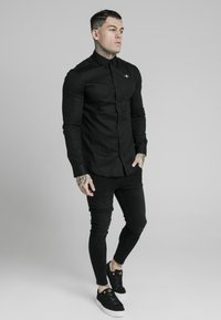 SIKSILK STANDARD COLLAR SHIRT - Camicia elegante - black