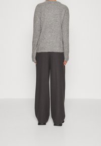 NA-KD Maglione - grey