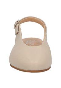 Bailarinas de cuero beige con punta redonda, tira de tobillo y un pequeño lazo decorativo. Textura suave y suela plana para mayor comodidad.