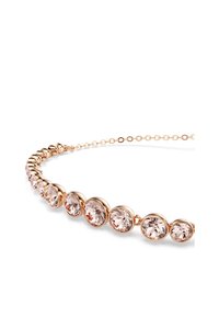 Roze gouden halsketting met ronde roze edelstenen in verschillende maten, voorzien van gladde metalen schakels en een delicate ketting.