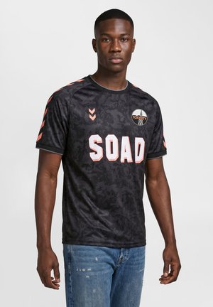 Hummel, HUMMEL HMLSOAD TOUR 26 CAMO JERSEY S/S UNISEX - T-Shirt print - black orange