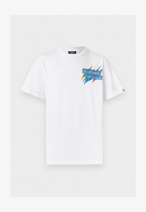 Bijela majica kratkih rukava s šarenim logotipom "Billionaire Boys Club" u plavoj, žutoj i crvenoj boji na gornjem lijevom dijelu prsa.